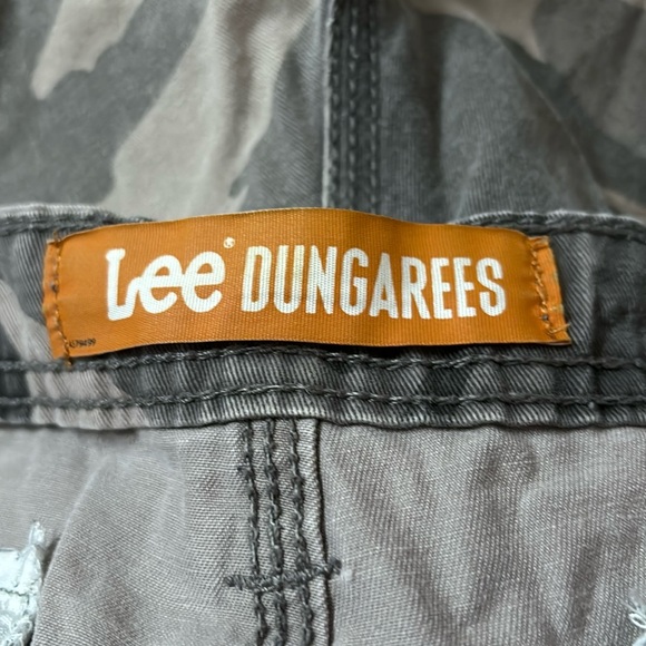Lee dungarees camo shorts size 40 - Picture 7 of 7